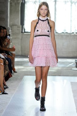 Giamba fashion show