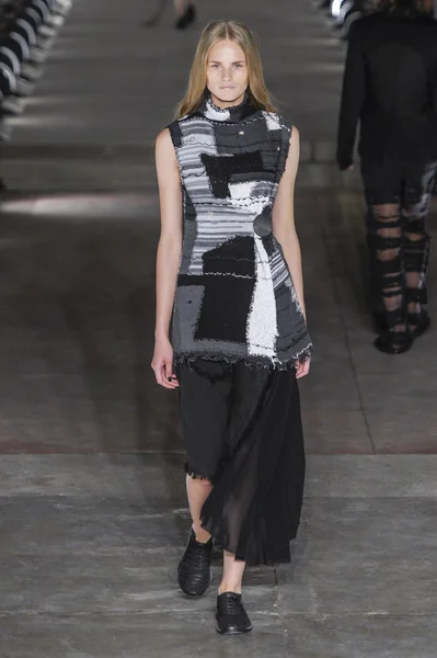 Damir Doma modeshow — Stockfoto