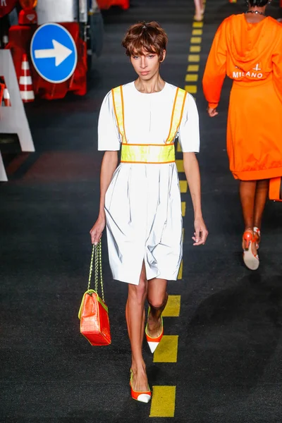 Desfile de moda de Moschino — Fotografia de Stock