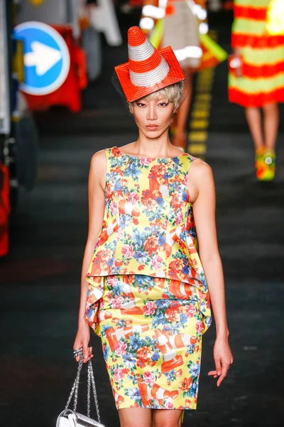 Desfile de moda de Moschino — Fotografia de Stock