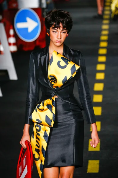 Desfile de moda Moschino — Foto de Stock