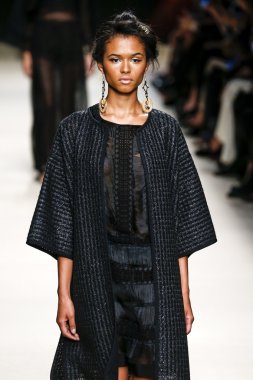 Alberta Ferretti defile