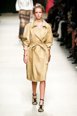 Alberta Ferretti defile