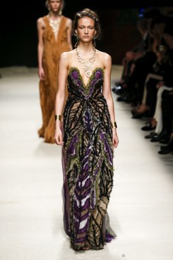 Alberta Ferretti defile
