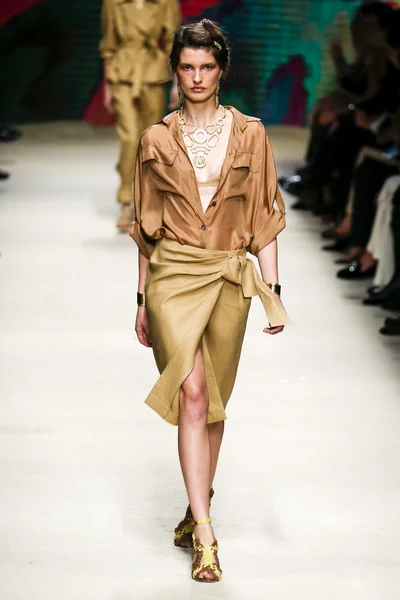 Alberta Ferretti modeshow — Stockfoto