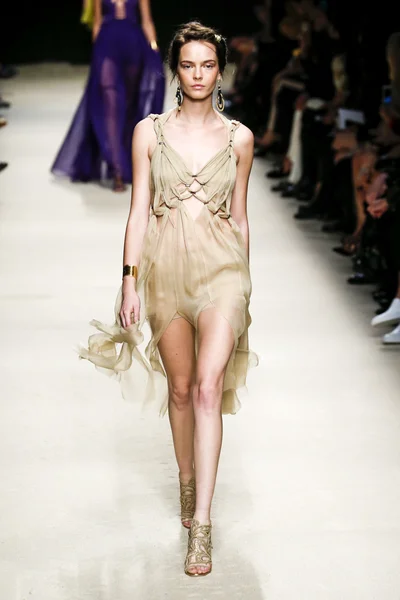 Alberta Ferretti fashion show — Stock Photo, Image