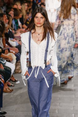 Felsefe di Lorenzo Serafini gösteri