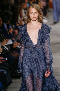 Felsefe di Lorenzo Serafini gösteri