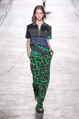 Versace moda defilesi