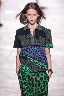 Versace moda defilesi