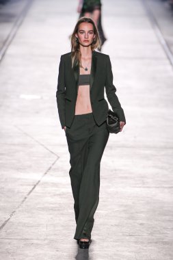 Versace moda defilesi