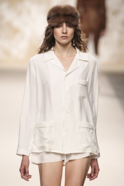 Simonetta Ravizza gösteri