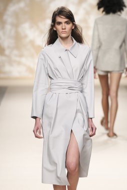 Simonetta Ravizza gösteri