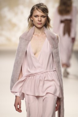 Simonetta Ravizza gösteri