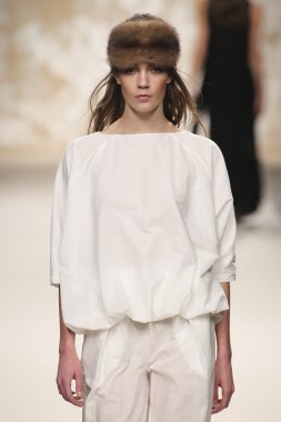 Simonetta Ravizza gösteri