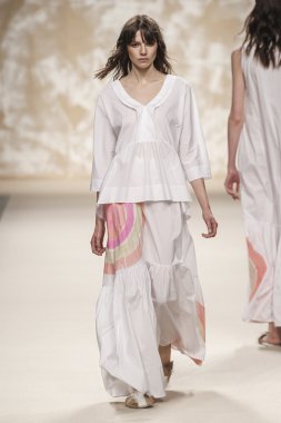 Simonetta Ravizza gösteri