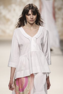 Simonetta Ravizza gösteri