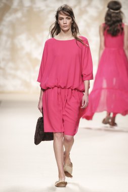 Simonetta Ravizza gösteri
