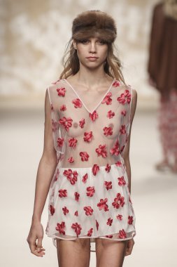 Simonetta Ravizza gösteri