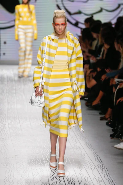 Max Mara show — Stock Photo, Image