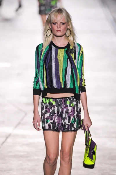 Versace sfilata di moda — Foto Stock