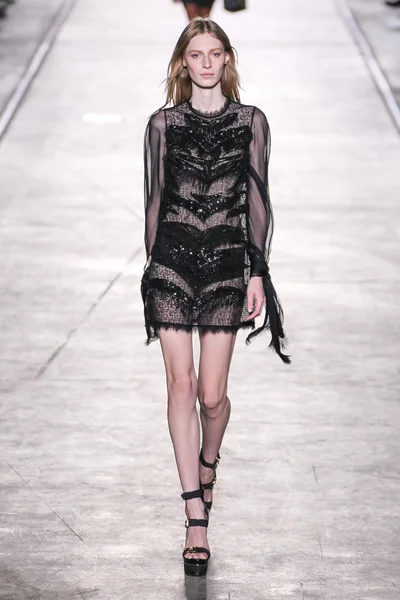 Pokaz mody Versace — Zdjęcie stockowe