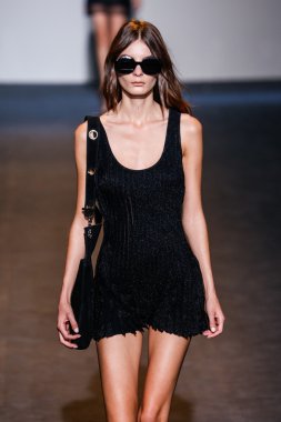 Kostüm Ulusal moda defilesi