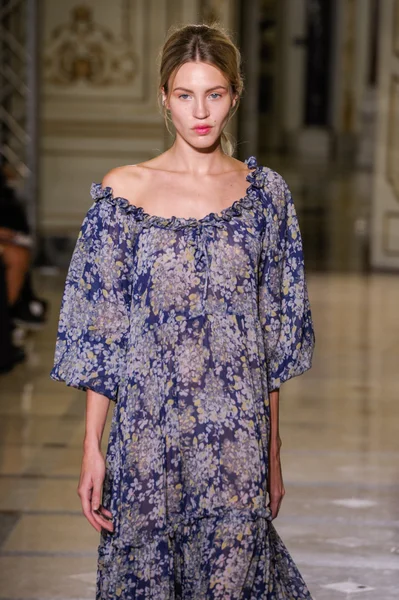 Luisa Beccaria modeshow — Stockfoto