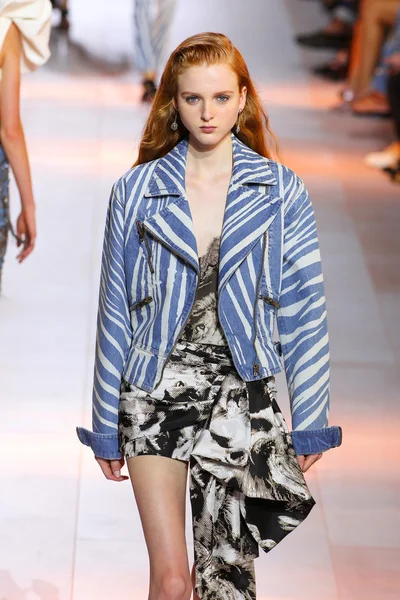 Roberto Cavalli modeshow — Stockfoto