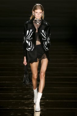 Francesco Scognamiglio göster