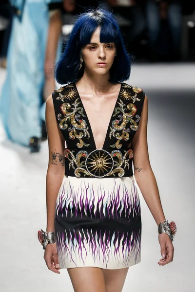 Fausto Puglisi fashion show — 图库照片