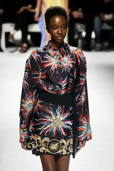 Fausto Puglisi fashion show — Stockfoto