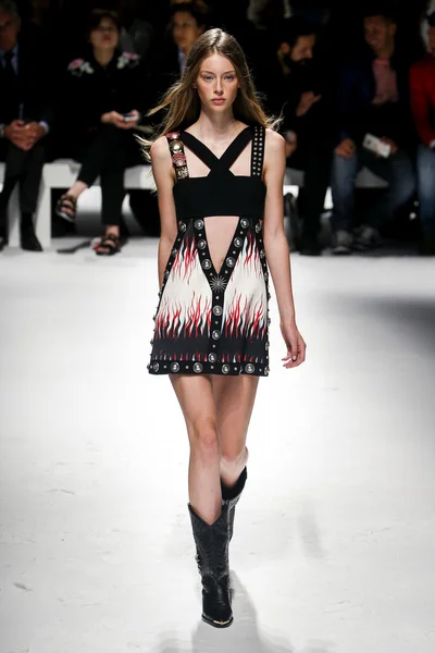 Fausto Puglisi fashion show — Stok fotoğraf