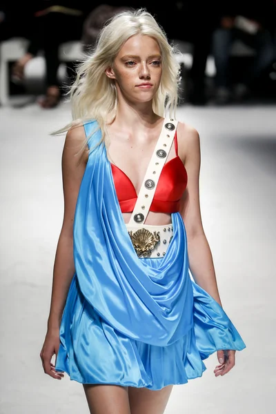 Desfile de moda de Fausto Puglisi — Foto de Stock