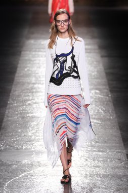 Emilio Pucci gösteri