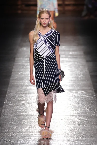 Emilio Pucci gösteri