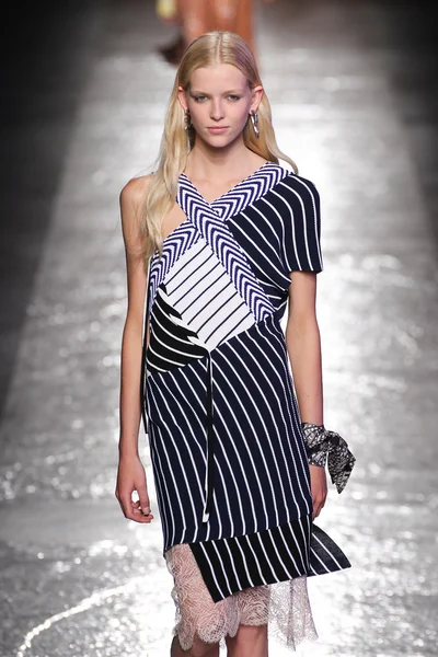 Emilio Pucci gösteri