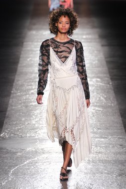 Emilio Pucci gösteri