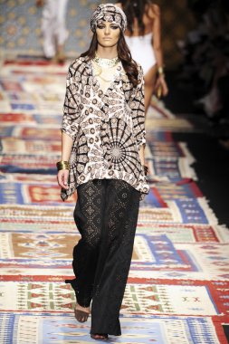 Fisico Christina Ferrari gösterisi