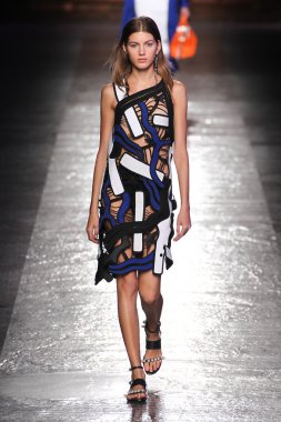 Emilio Pucci gösteri