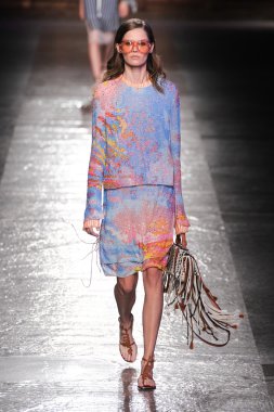 Emilio Pucci gösteri