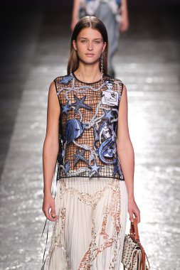 Emilio Pucci gösteri