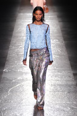 Emilio Pucci gösteri