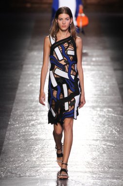 Emilio Pucci gösteri