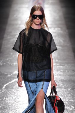 Emilio Pucci gösteri