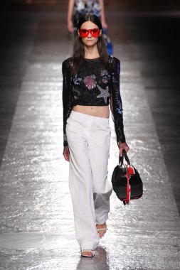 Emilio Pucci gösteri