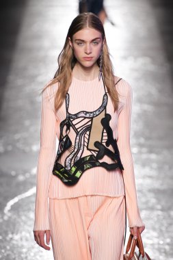 Emilio Pucci gösteri