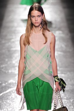 Emilio Pucci gösteri