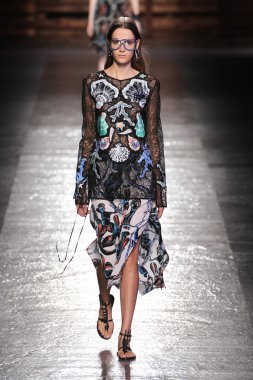 Emilio Pucci gösteri