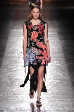 Emilio Pucci gösteri